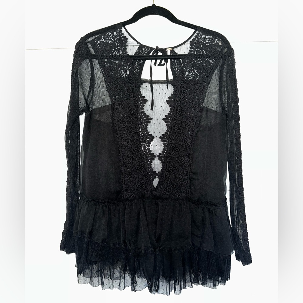 FREE PEOPLE lace blouse with open back